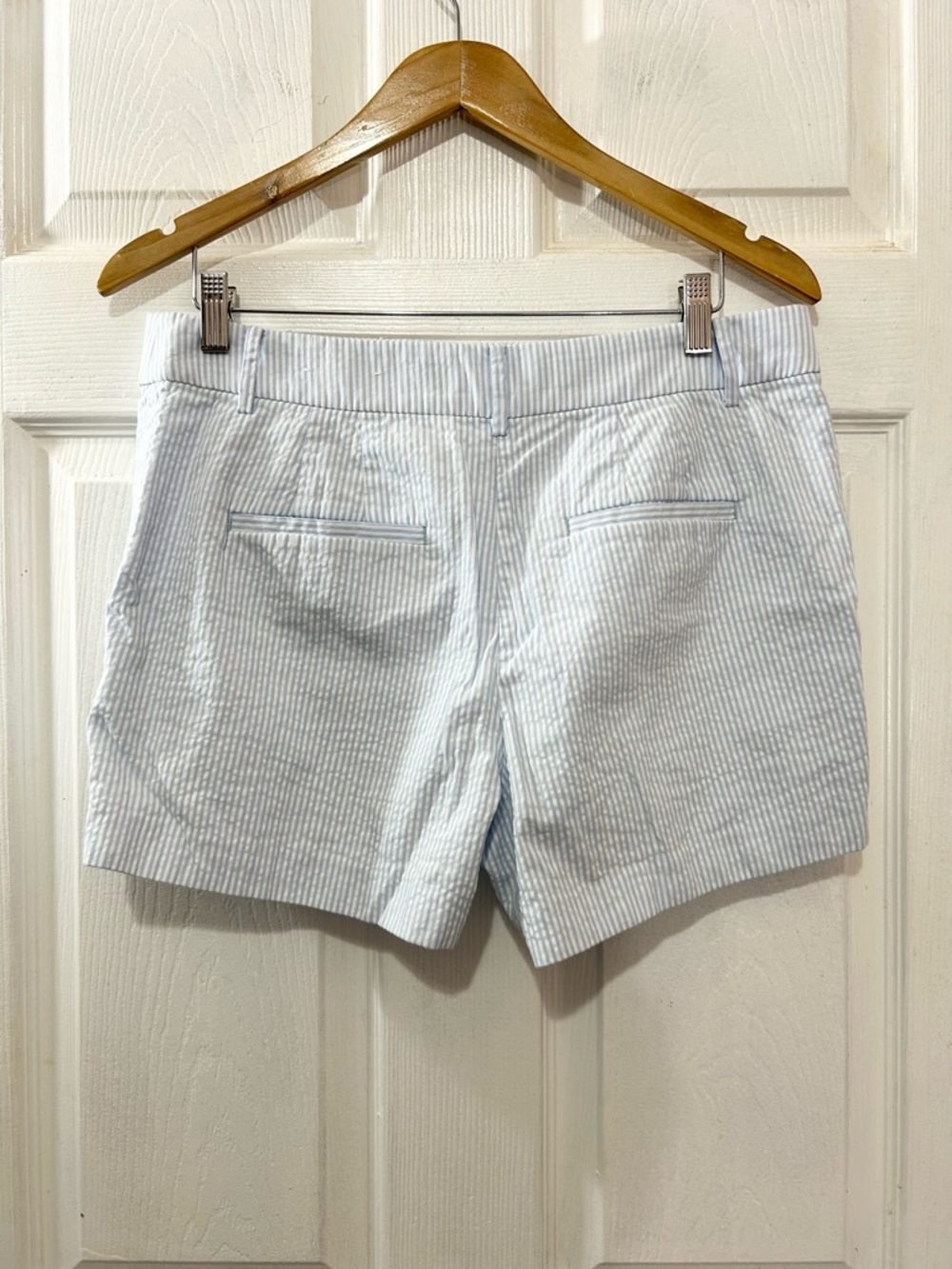 LOFT The Riviera Short. Tailored Light Blue White Stripe Seersucker Shorts. Sz 8 - Picture 2 of 7